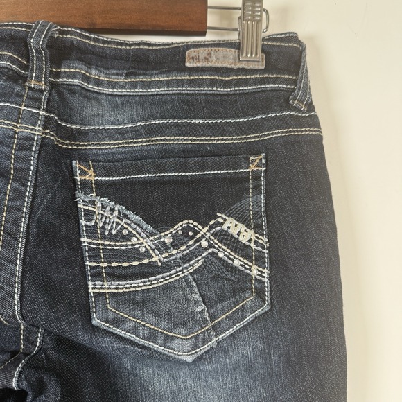 Wall Flower Blue Jeans Juniors Size 7 Factory Distressed Embroidered Stretch‎ - Picture 6 of 7